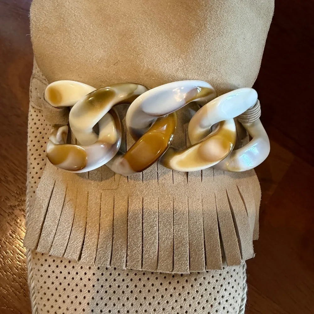 Vaneli serene women